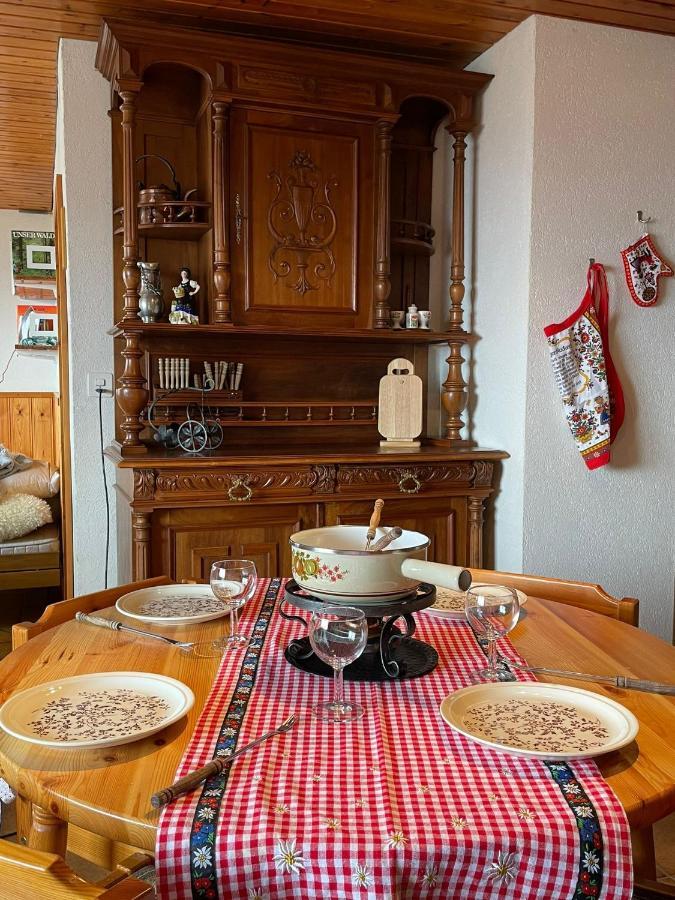 Gemuetliche Wohnung Mit Traumaussicht! Albinen Exteriör bild